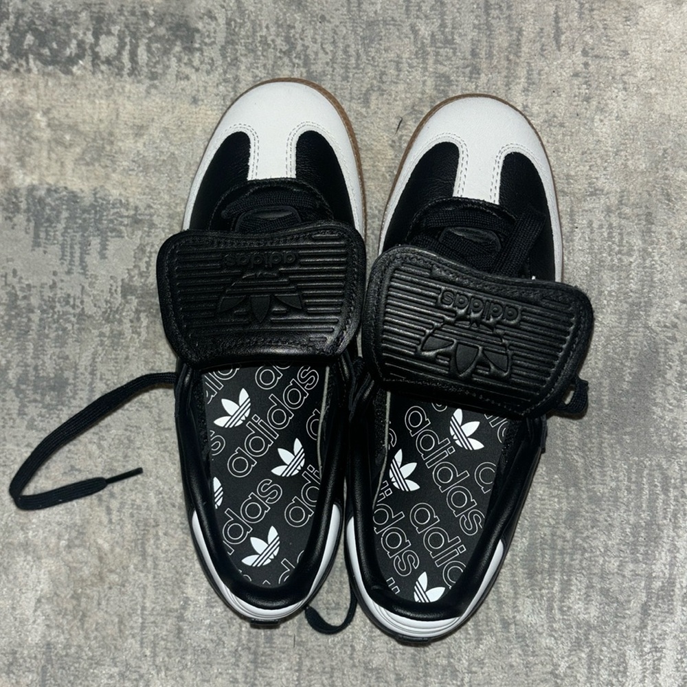 Never been worn adidas originals Samba sneakers. US size 6